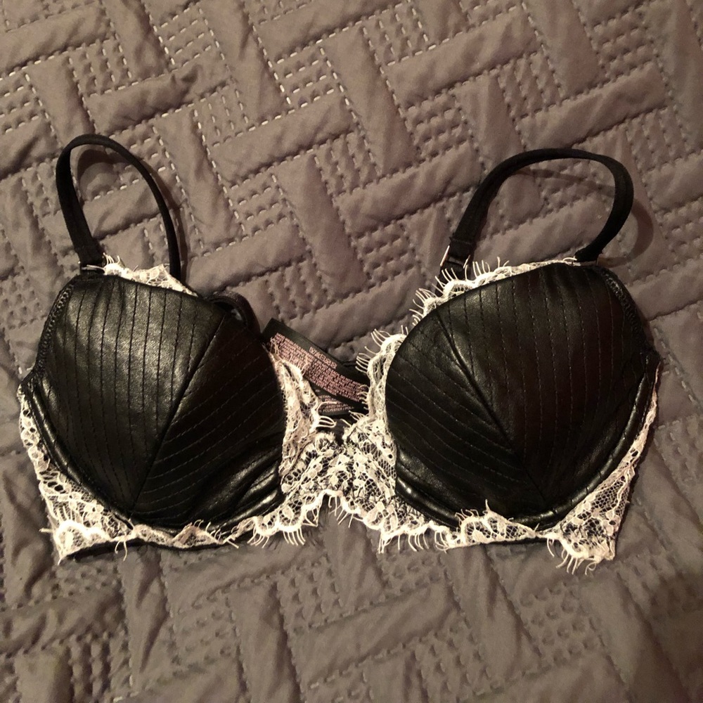 Victoria’s Secret Very Sexy Lined Plunge Bra
